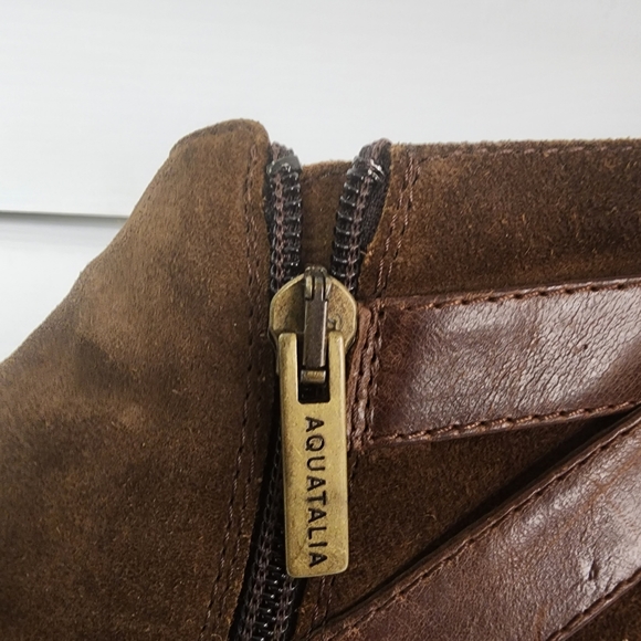 Aquatalia Women's Brown Suede Ankle Boot With Side Buckle Size 6.5 - Picture 8 of 12